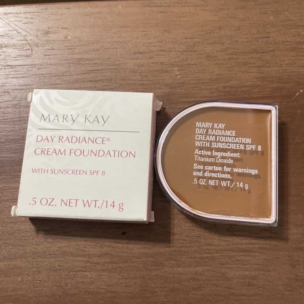 Mary Kay Day Radiance Cream Foundation Walnut Bronze #6310 NOS NEW